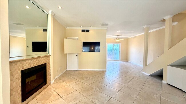Building Photo - 11710 Southlake Dr
