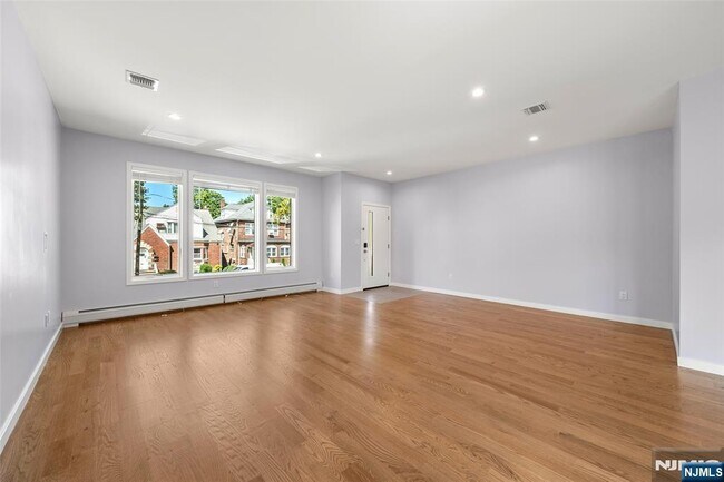 Building Photo - 506 Westview Ave