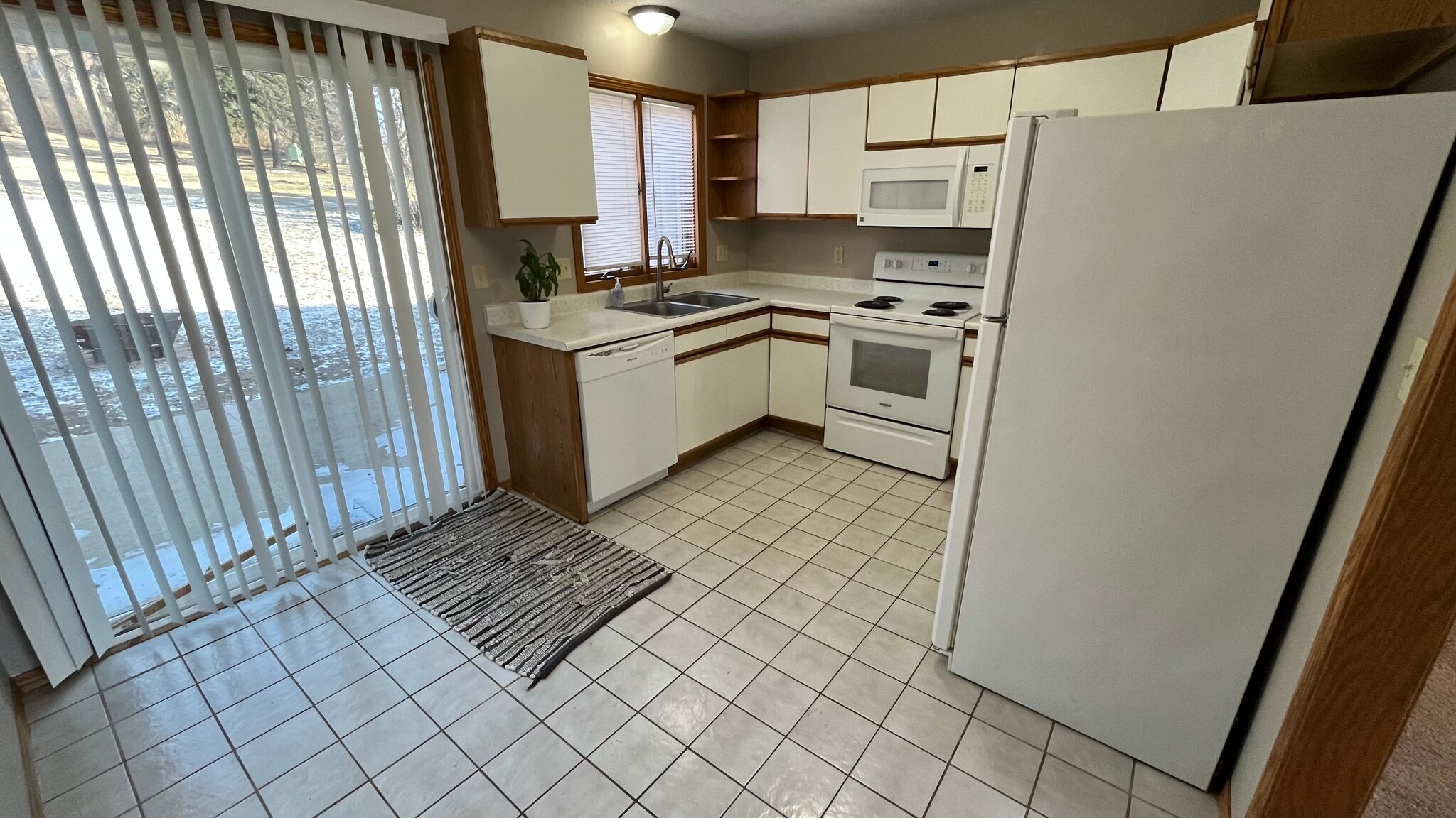 Kitchen/Dining - 2204 S Holt Ave