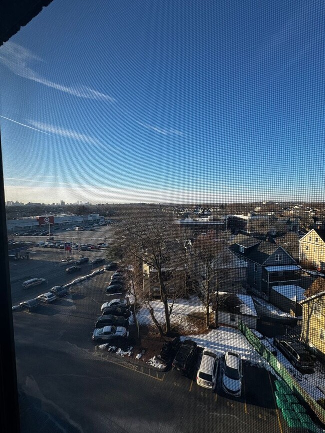 Building Photo - Bright & Spacious Condo in North Medford