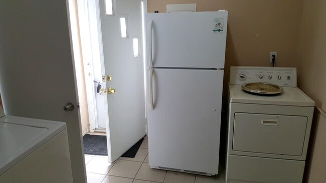 Building Photo - 100 W Harwood Ave