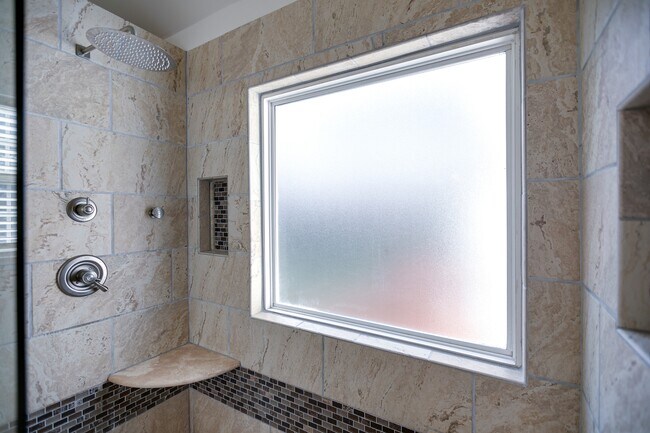 Building Photo - 1105 McDonough Cir