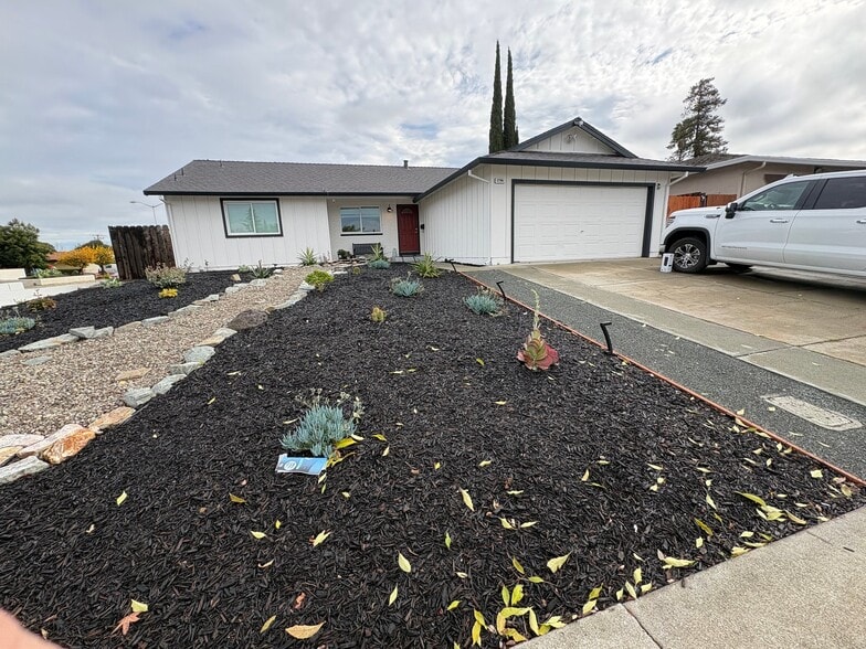 Building Photo - 2796 Entrada Cir