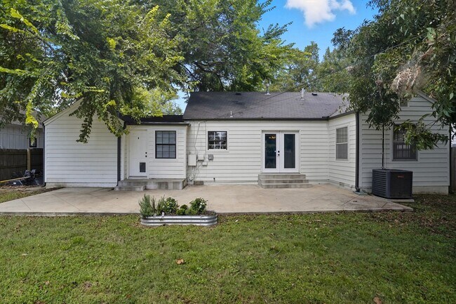 Building Photo - Charming 3-Bedroom Near Brookside & The Ga...