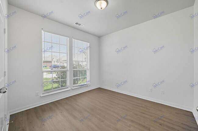 Building Photo - 1124 Salem Dr