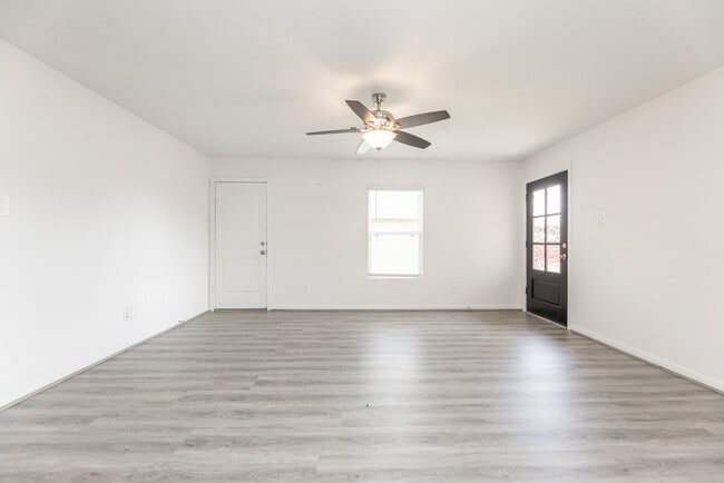 Building Photo - 13010 Sorrento Bay Dr