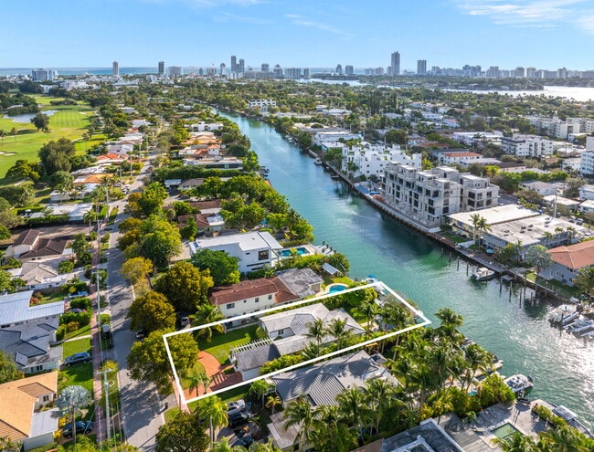 Building Photo - 950 S Shore Dr