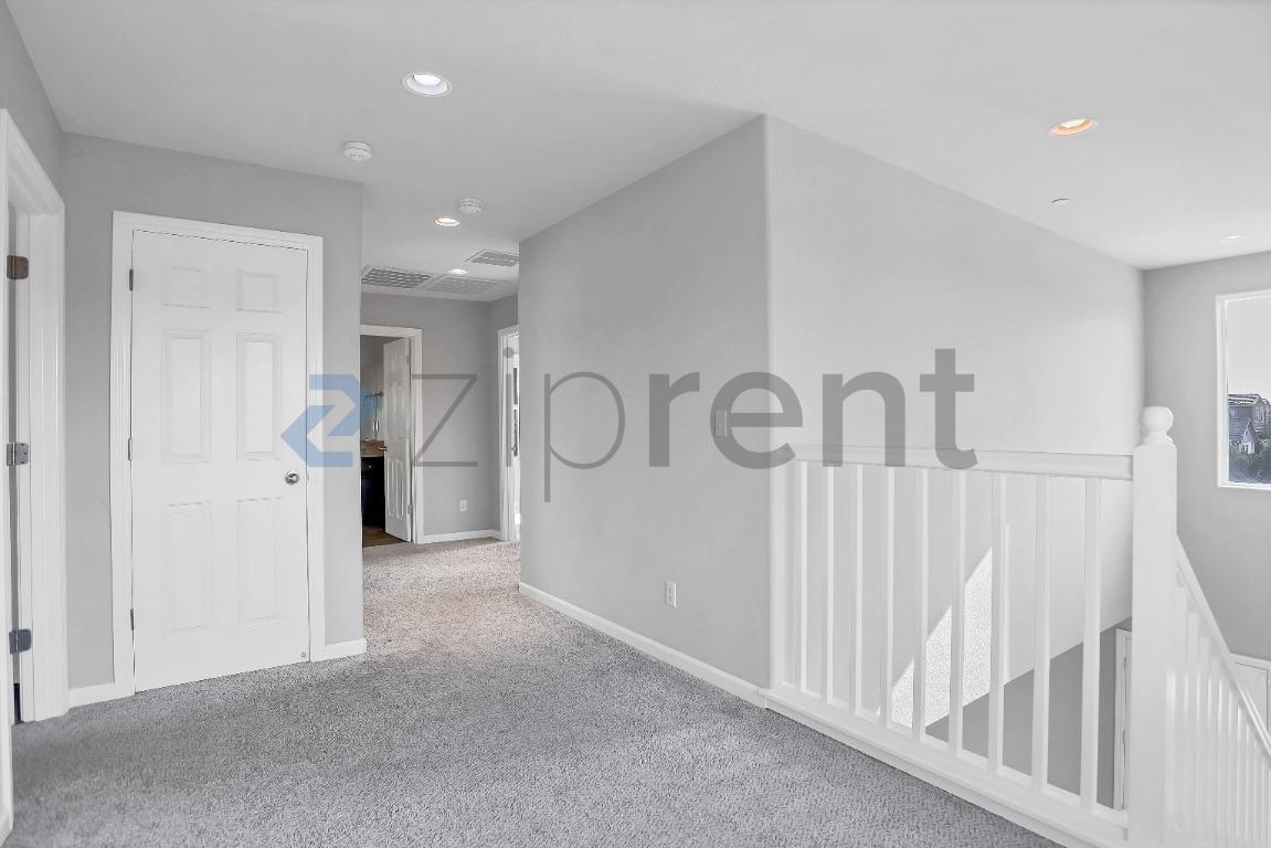 Building Photo - Unit