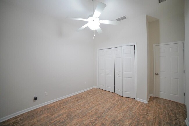 Building Photo - 5569 Hampton Hill Cir
