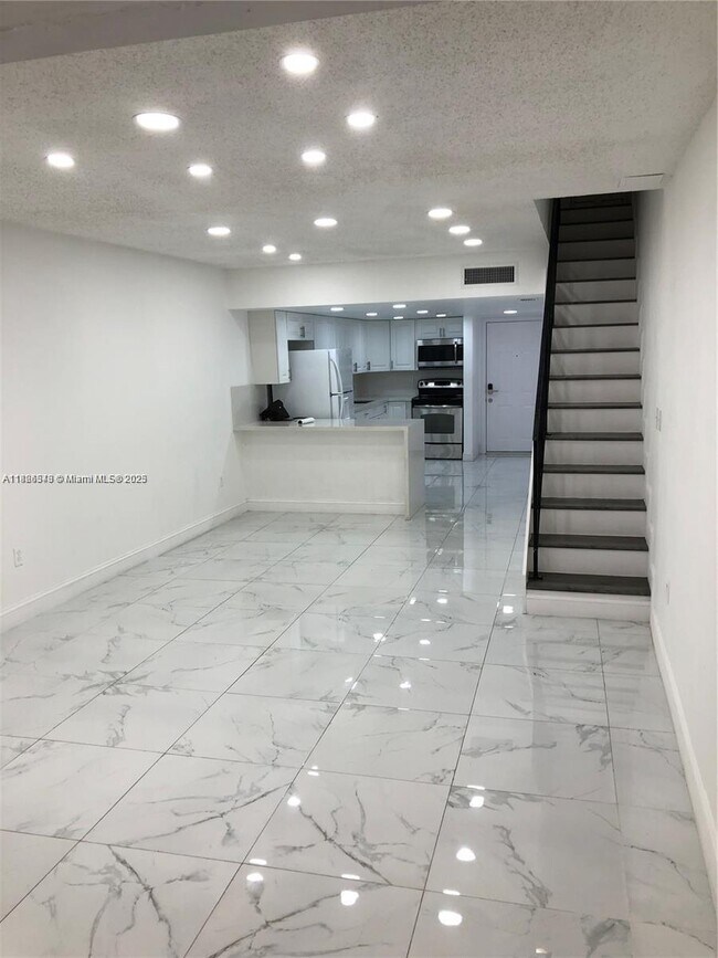 Building Photo - 1555 W 44th Pl