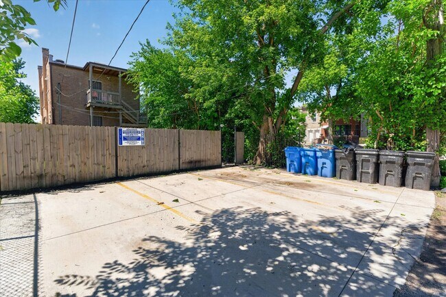Building Photo - 3622 W Franklin Blvd