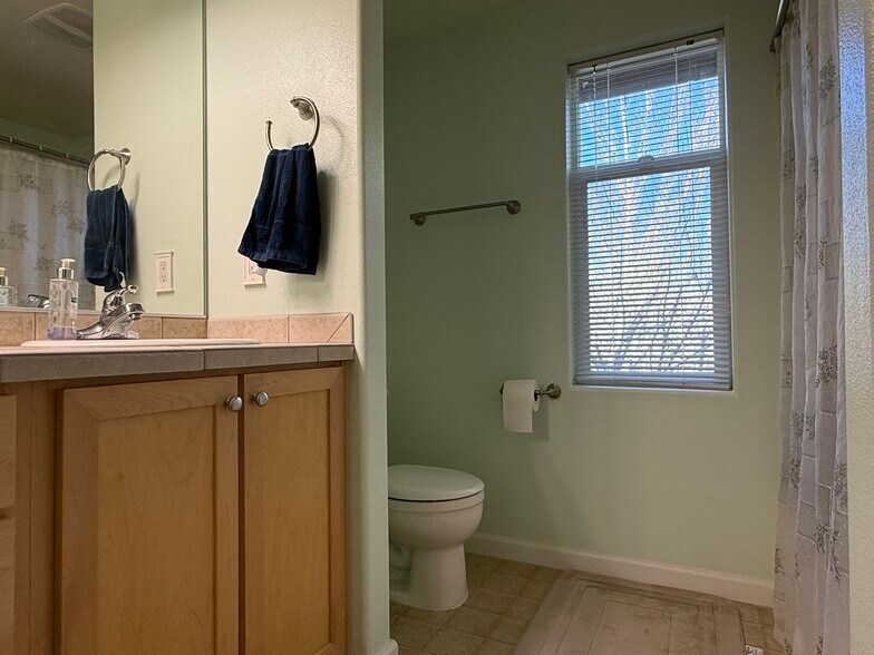 Building Photo - 10743 SW Canterbury Ln