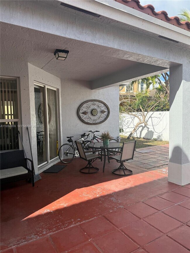 Building Photo - 3951 NE 13th Dr