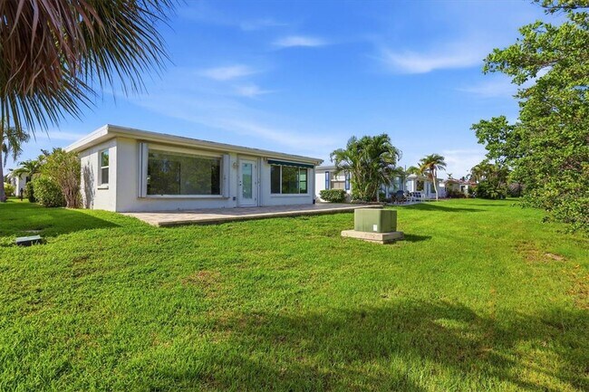 Building Photo - 885 Spanish Dr N