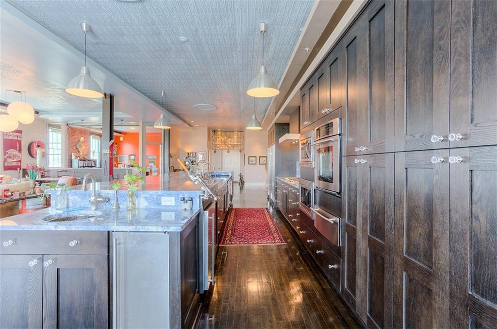 Gourmet Kitchen - 612 Hull St