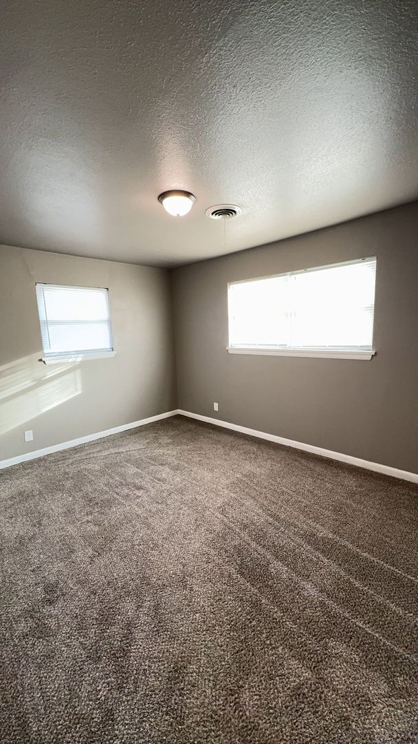 Building Photo - 1720 Pawhuska Ave