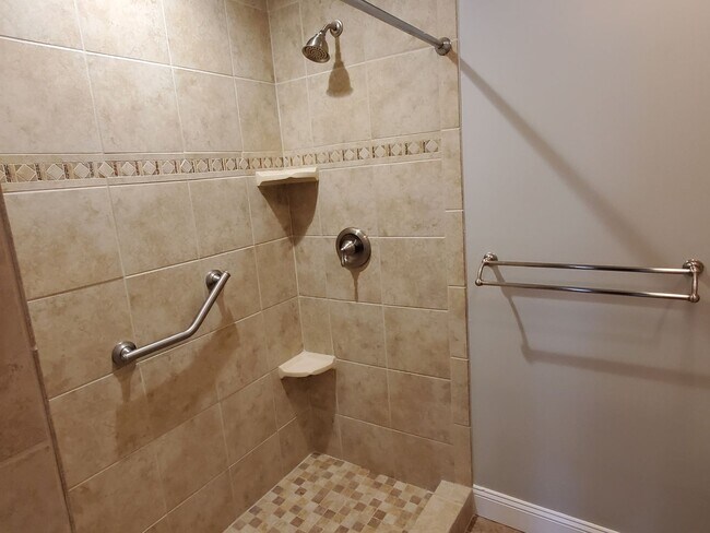 Building Photo - Incredible 2BR/2BA Forest Gardens Villa!