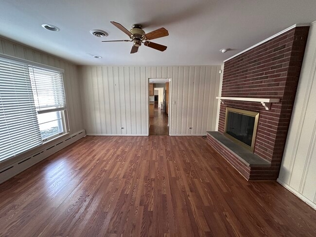 Building Photo - 2300 Landwehr Rd