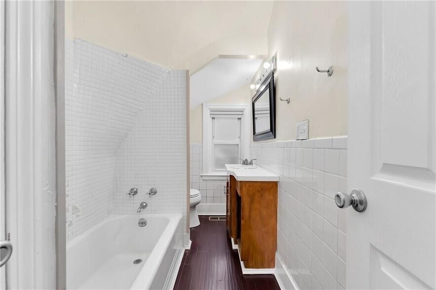 Building Photo - 72 Courtland St