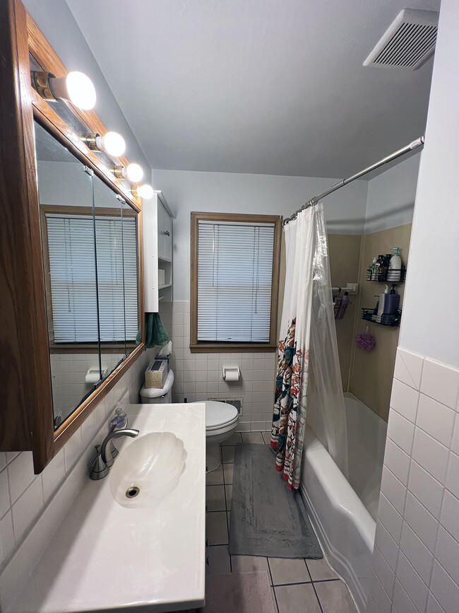 Main floor bathroom. - 1911 Talmage Ave SE