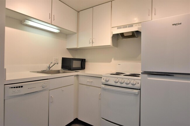 Building Photo - 555 E William St