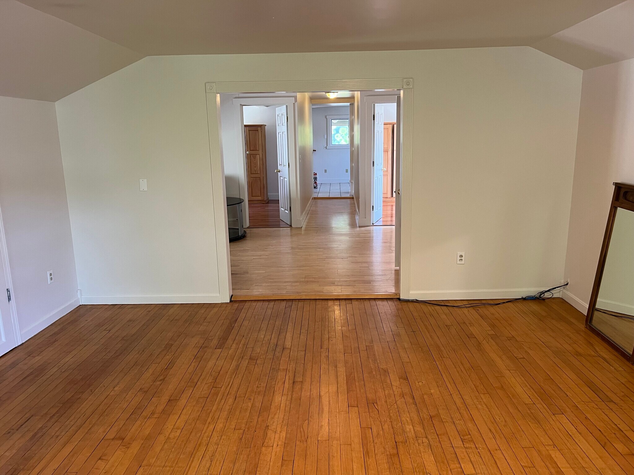 Building Photo - 196 Pine St