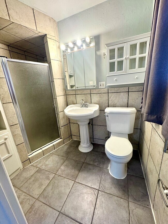 Building Photo - 3420 Fairlane Ave