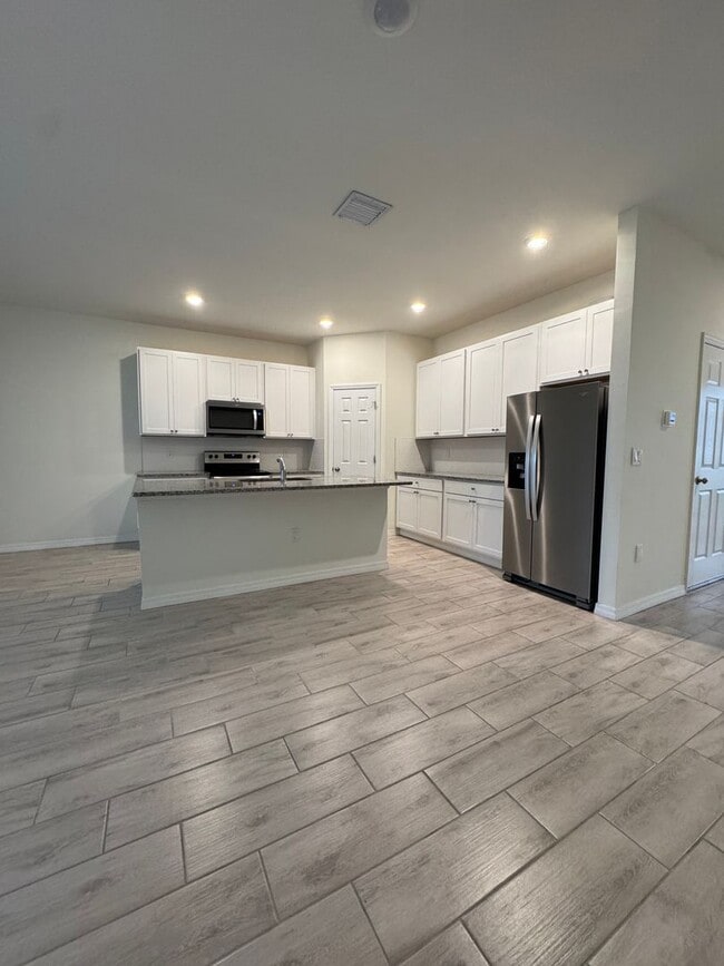 Building Photo - 3 Bed 2 Bath Duplex in Lehigh Acres