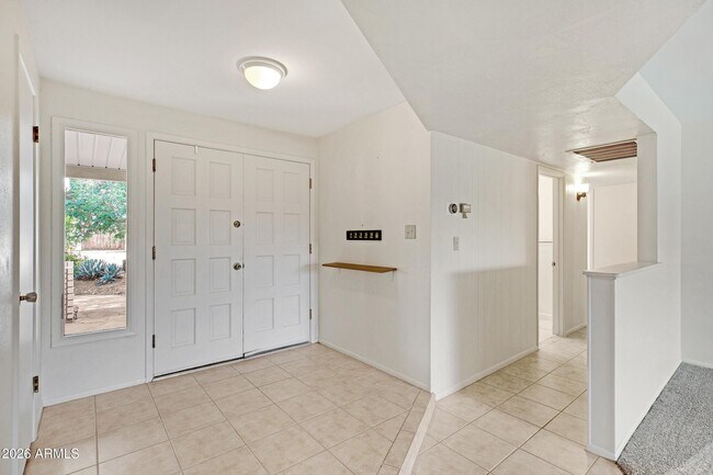 Building Photo - 1036 E Geneva Dr