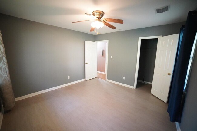 Building Photo - 1616 Salmon Dr