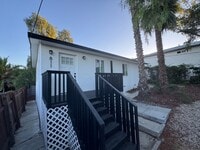 Building Photo - Freshly Renovated 3bd 2 ba in the heart of...