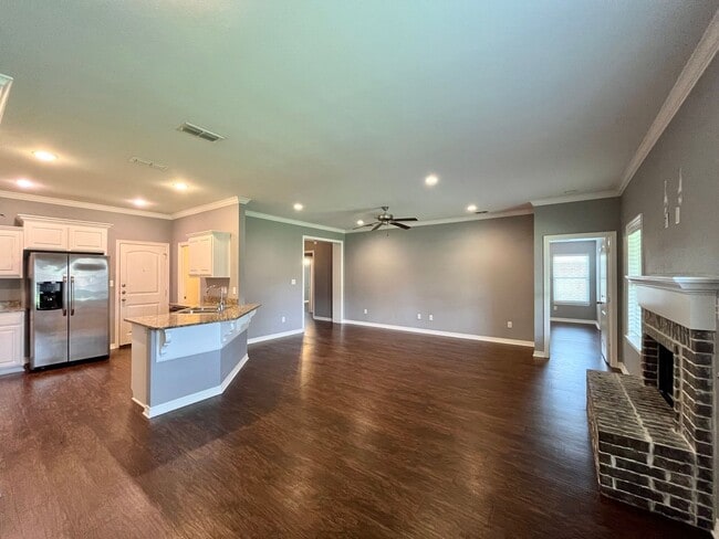 Building Photo - 2520 Meadowglen Ct