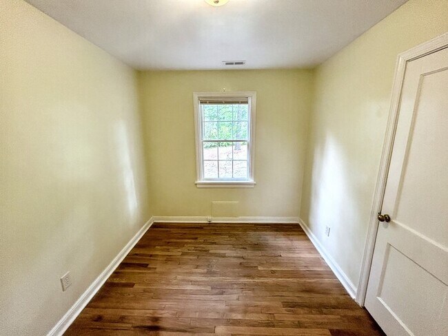 Building Photo - 1225 Blue Jay Ln