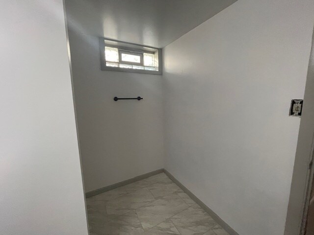 Building Photo - 2229 Parkview Pl