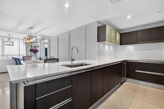 Building Photo - 17001 Collins Ave