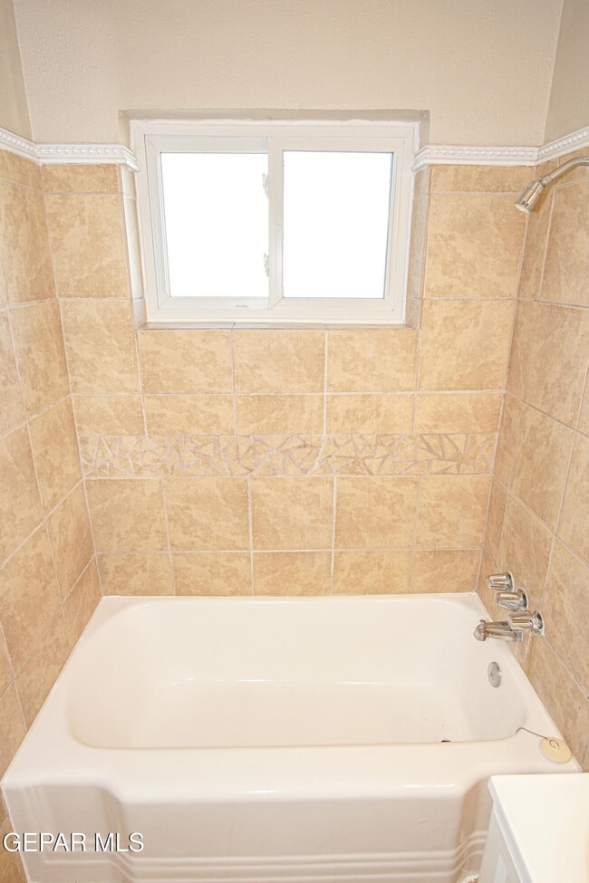 Building Photo - 6205 Tesuque Dr