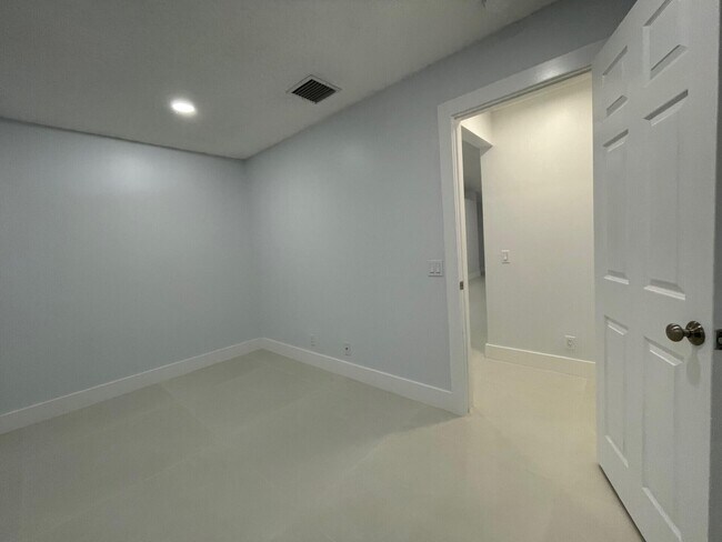 Building Photo - 1630 Zenith Way