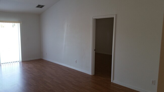 Building Photo - Your Next Home in Groveland