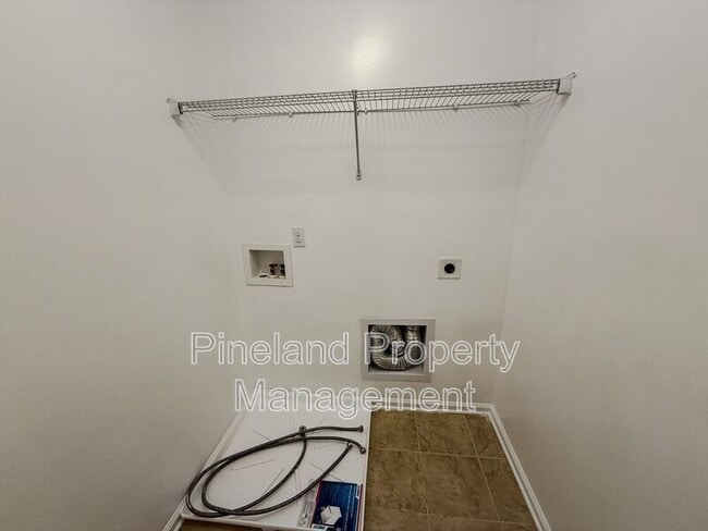Building Photo - 153 Newport Ct