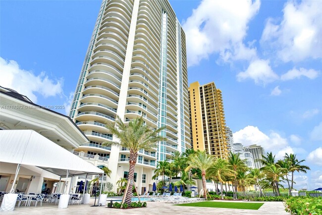 Building Photo - 16051 Collins Ave