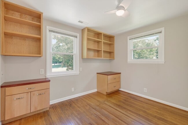 Building Photo - Multi-Generation West Meade Home
