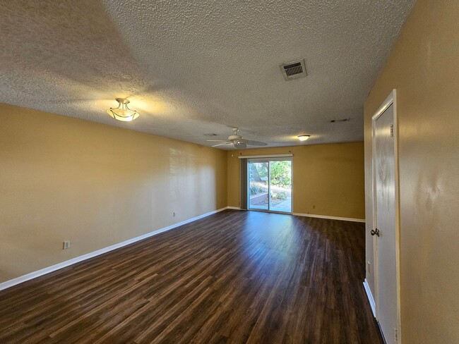 Building Photo - Charming 2-Bed, 2.5-Bath Townhome in the H...