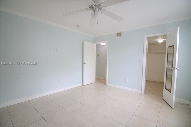 Building Photo - 10365 N Kendall Dr