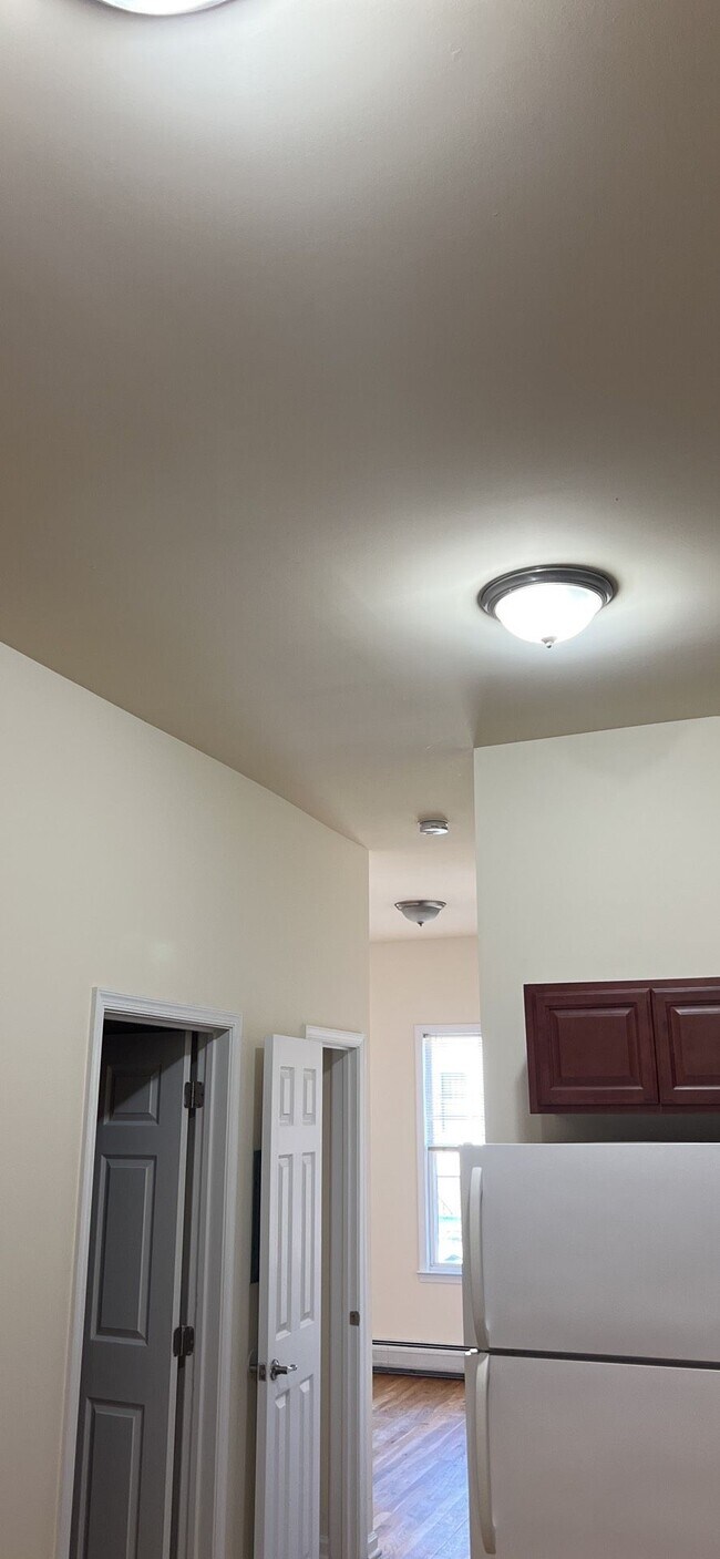 Building Photo - 129 Court St