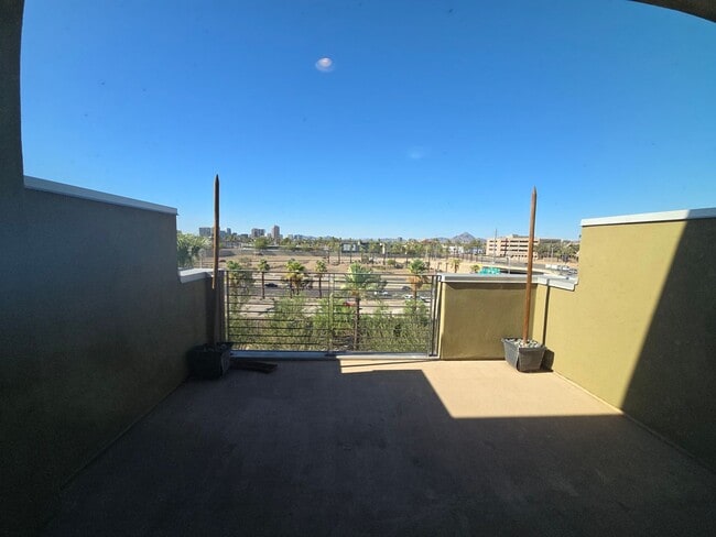 Building Photo - Beautiful Property with Contemporary Flair