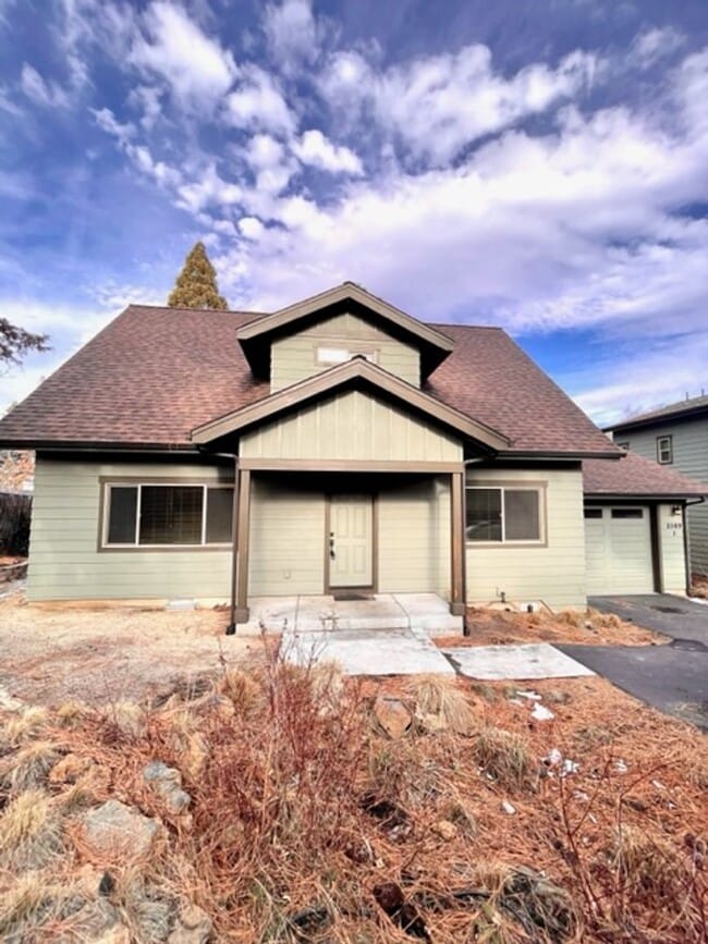 Building Photo - 2569 NE 8th St