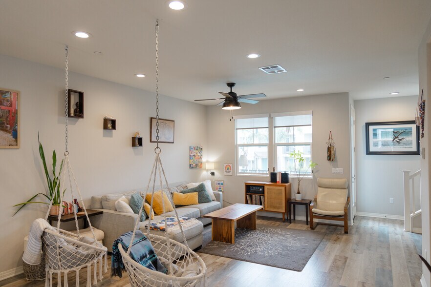 Building Photo - 505 Lark Way