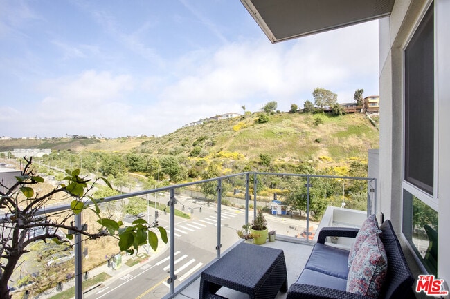 Building Photo - 12655 Bluff Creek Dr