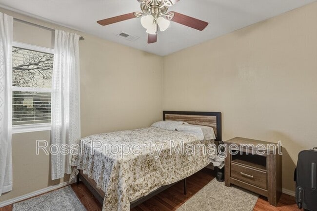 Building Photo - 1700 Gschwind Pl SW