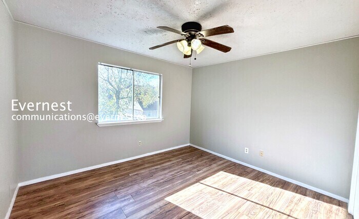 Building Photo - 2315 Hampton Rd